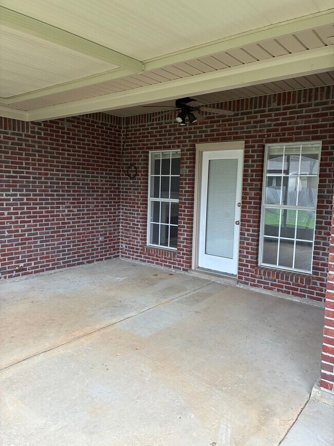 Building Photo - 1319 Hallwood Ln