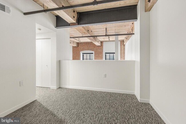 Building Photo - 303 Vine St