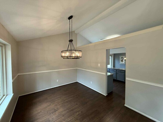 Building Photo - 36 Silver Elm Pl