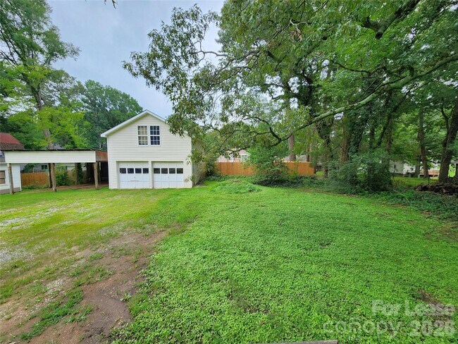 Building Photo - 1421 Oakshade Ave