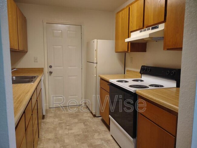 Building Photo - 120 Sunny Ln