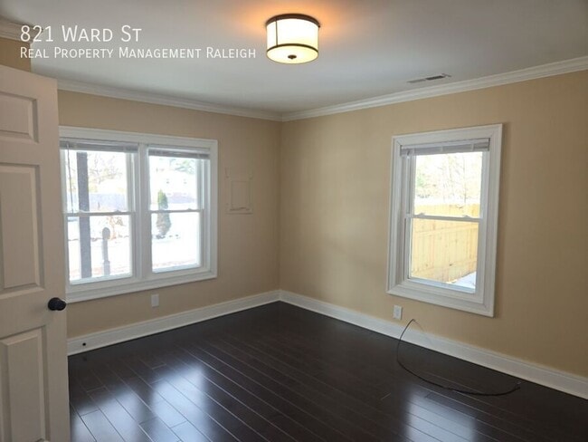 Building Photo - 821 Ward St