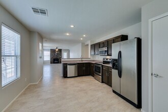 Building Photo - 2 bedroom + Den- Upgraded Flooring ready for immediate move in