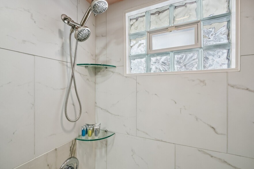 Building Photo - 10785 W Appleton Ave