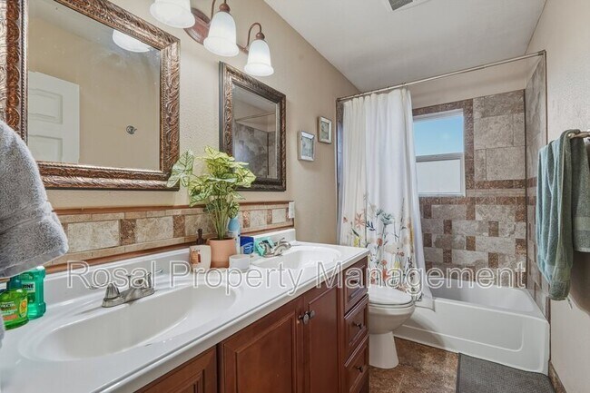 Building Photo - 1700 Gschwind Pl SW