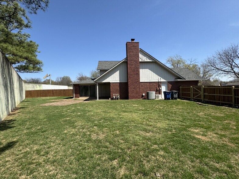 Building Photo - 7108 S Indianapolis Ave