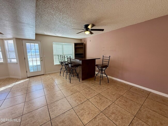 Building Photo - 7404 Luz De Lumbre Ave