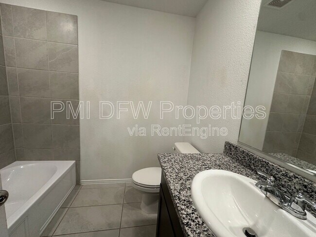 Building Photo - 1638 Woodbrook Dr