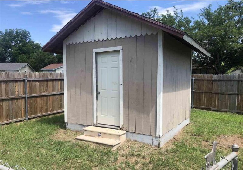 Building Photo - 1442 Deville St