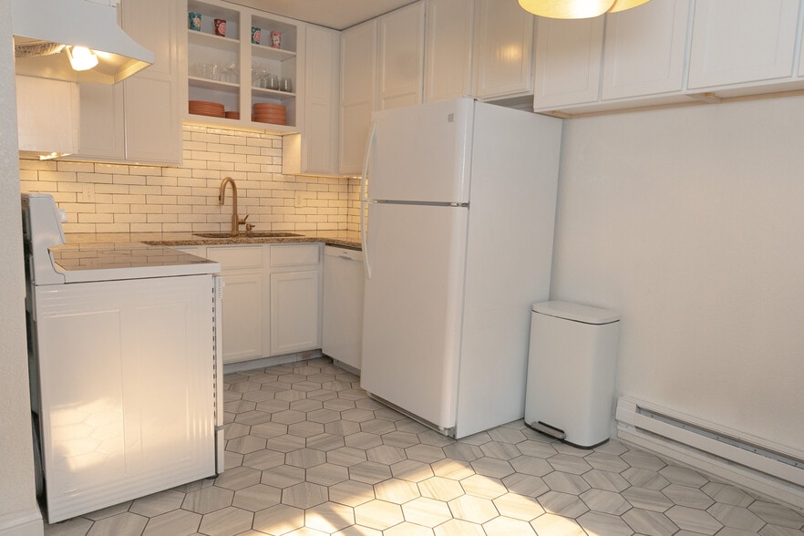 Building Photo - 1209 W Plum St