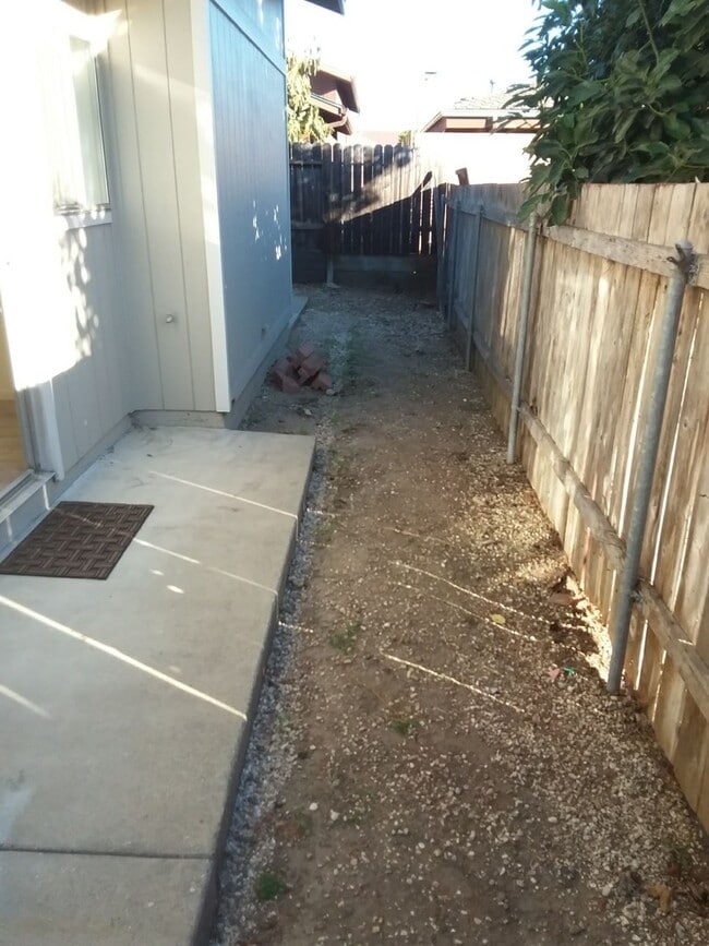 Building Photo - 882 Olive St