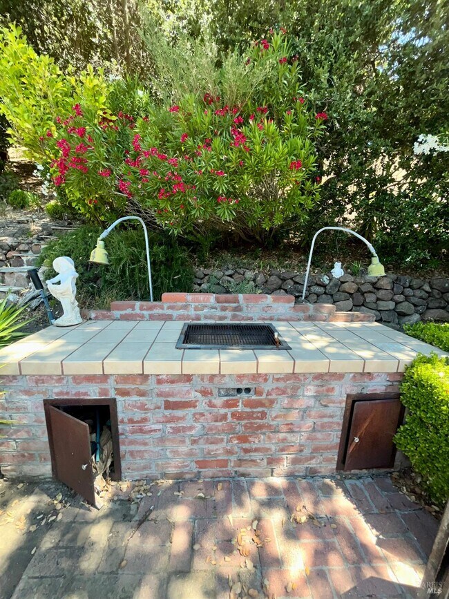 Building Photo - 323 Rheem Blvd