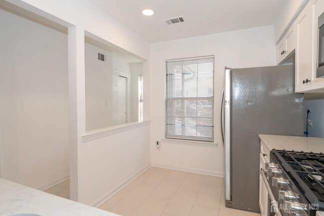 Building Photo - 801 Woodbridge Commons Way