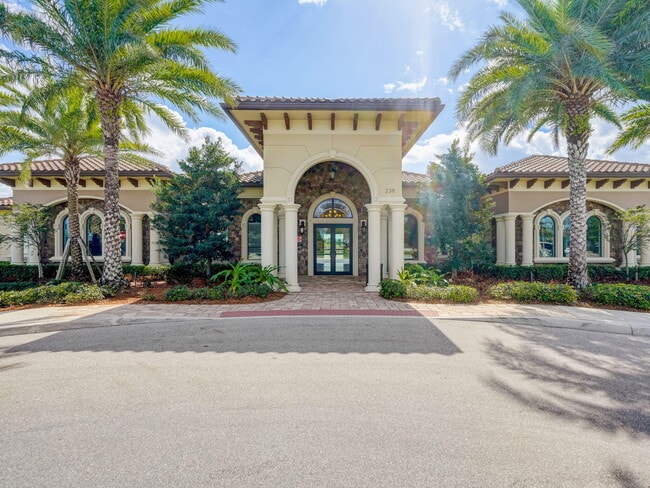 Building Photo - 845 SE Courances Dr