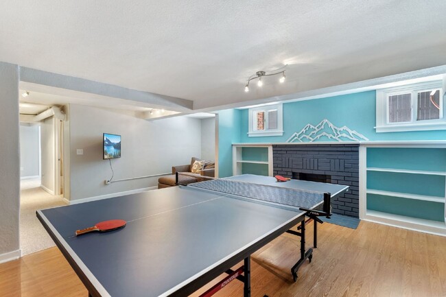 Building Photo - Amazing Home Near Sloan's Lake