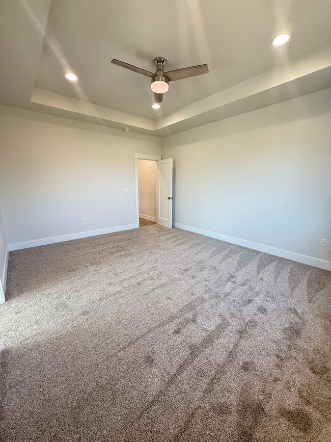 Building Photo - Beautiful New 3 Bed, 2 Bath Home in Northeast Medford
