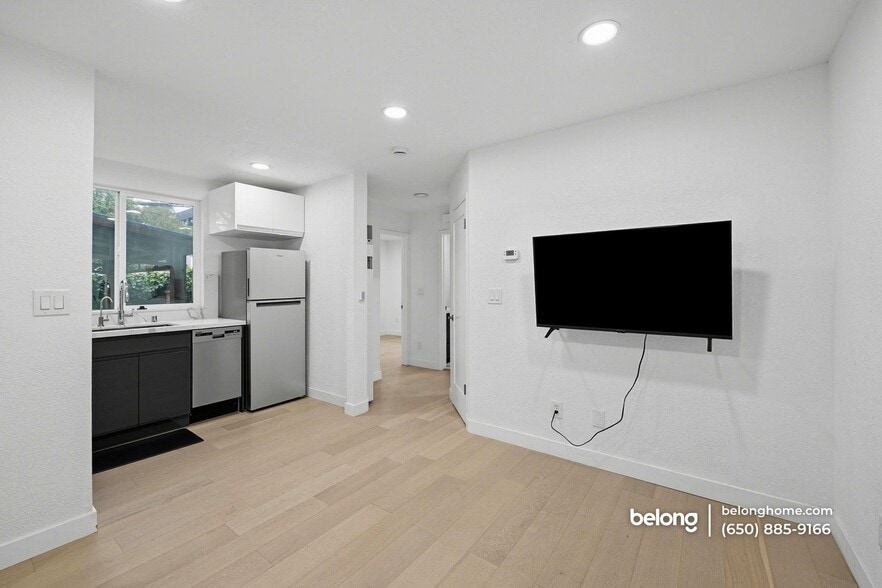 Building Photo - 1397 Vine St