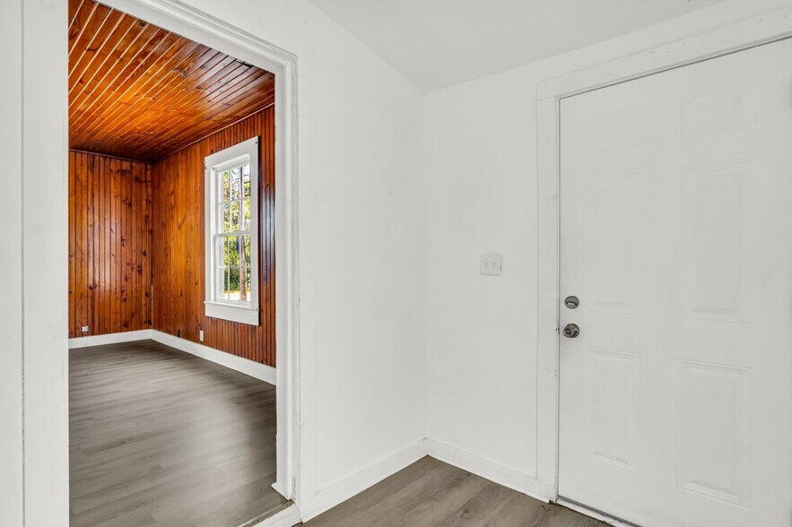 Building Photo - 206 2nd Ave N