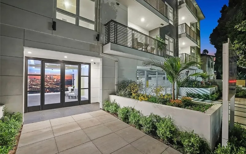 Building Photo - 5820 La Mirada Ave