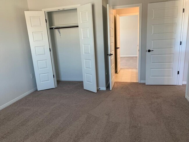 Building Photo - 368 Rend Dr
