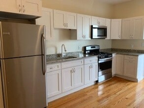 Building Photo - 16 Che