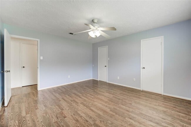 Building Photo - 12207 Meadowdale Dr