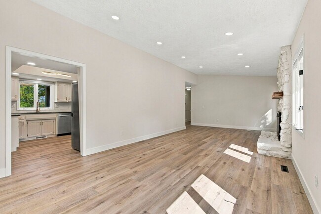 Building Photo - 117 Ridgeview Dr