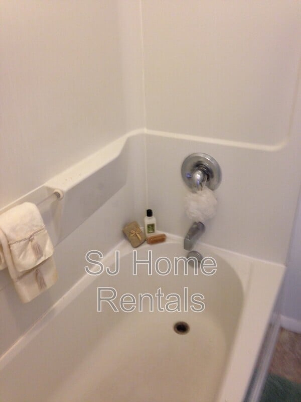 Building Photo - 302 Delaware Ave