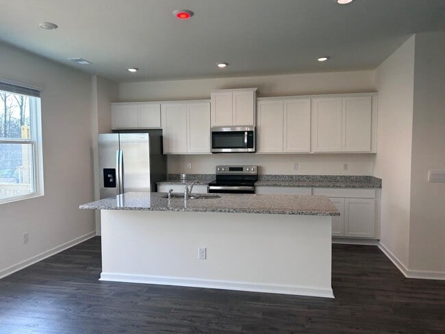 Building Photo - 1253 Cades Walk