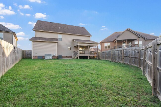 Building Photo - Pet Friendly Four Bedroom with Bonus!