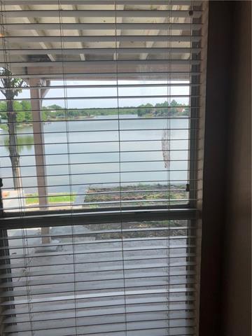 Building Photo - 1317 Lakeshore Dr