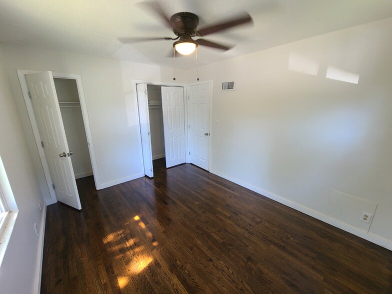 Building Photo - 7125 Askew Ave