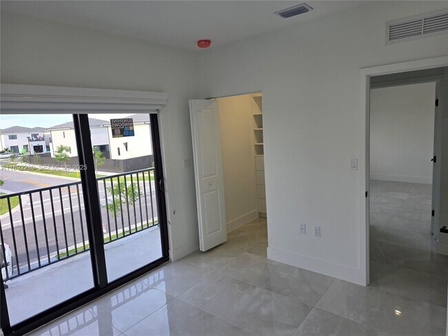 Building Photo - 1402 NW 1st St