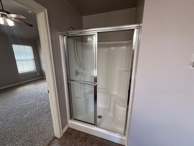 Building Photo - 4 BED! Cozy Home on Large CORNER Lot!