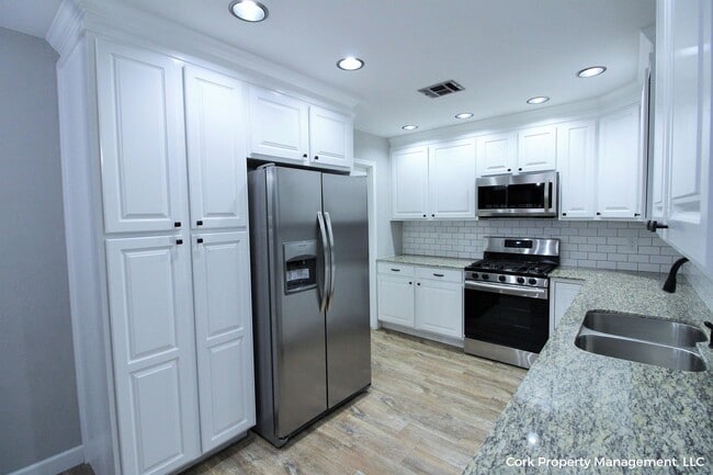 Building Photo - 609 Belle Air Ave