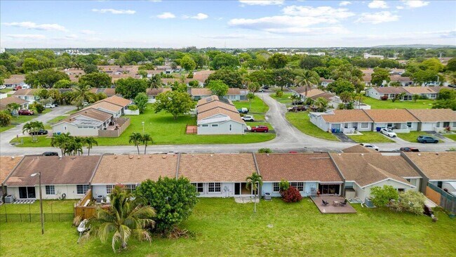 Building Photo - 5540 Lakewood Cir S