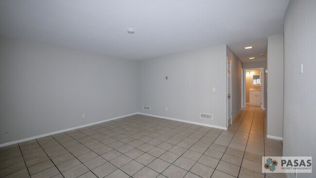 Building Photo - 1st Floor Remodeled Condo