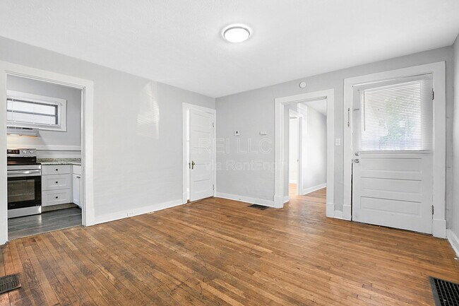 Building Photo - 2645 Grand Ave