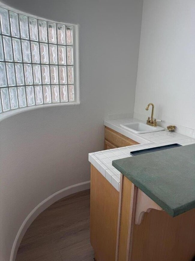 Building Photo - 27 Tulip Ln