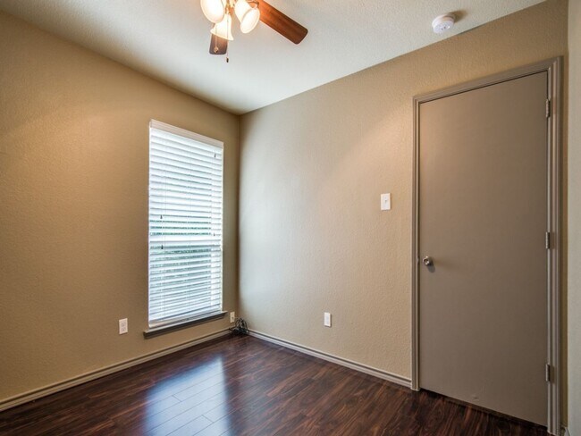 Building Photo - 7716-7718 Sable Lane