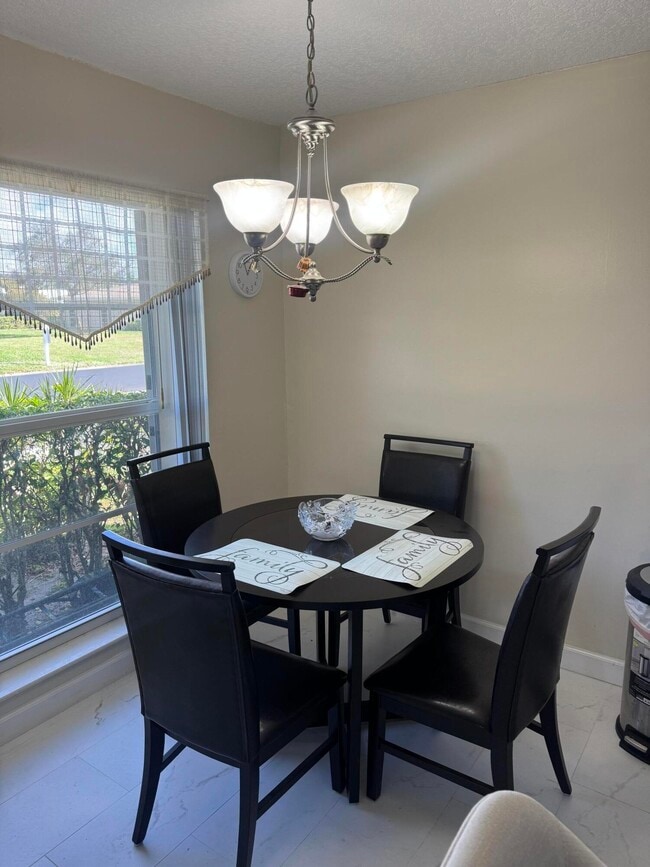 Building Photo - 8892 Bella Vista Dr