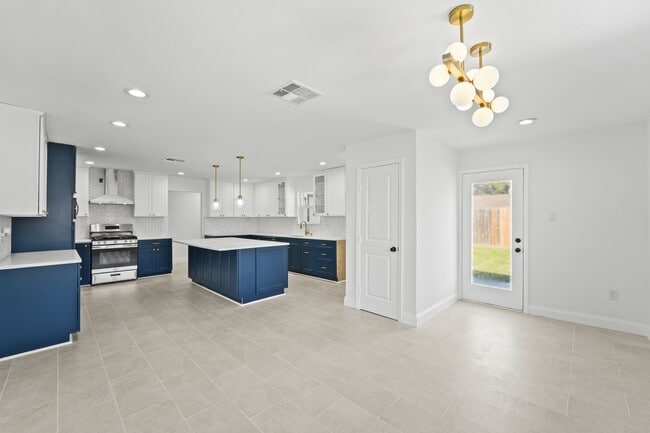 Building Photo - 10722 Lynbrook Dr