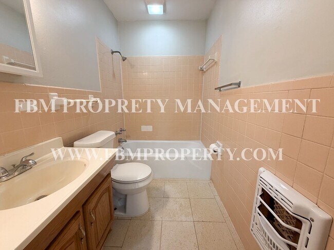 Building Photo - 300 E San Saba Ave