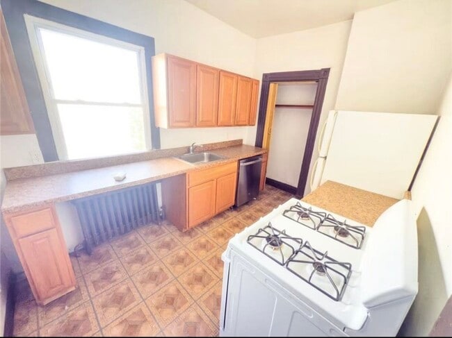 Building Photo - 242 Ophelia St