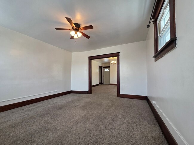 Building Photo - 1122 9th St