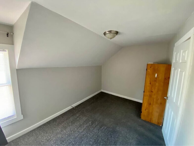 Building Photo - 20 Terra Cotta Ave