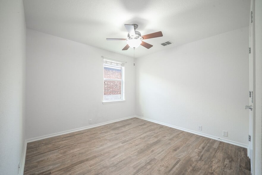 Building Photo - 2619 Amethyst Dr