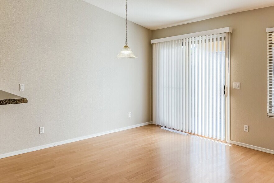 Building Photo - 1727 E Alicia Dr