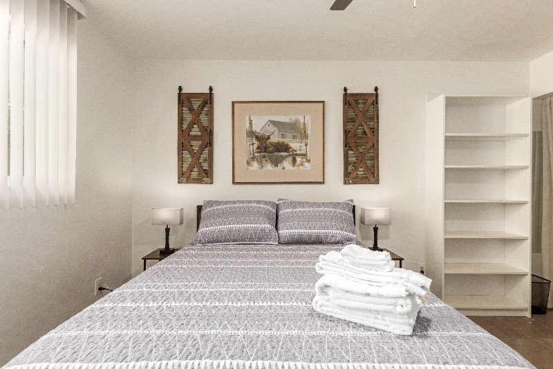 Building Photo - 1328 W 6th St