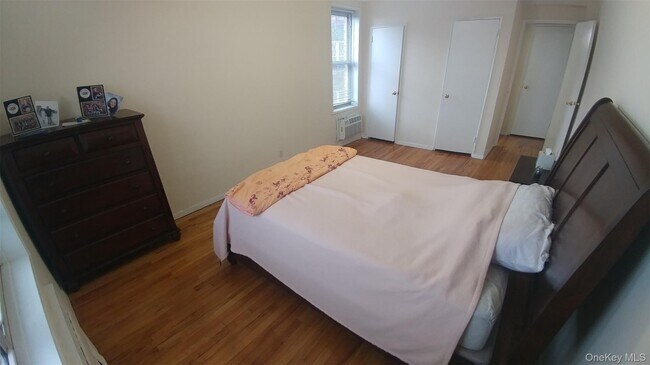 Building Photo - 66-15 Thornton Pl